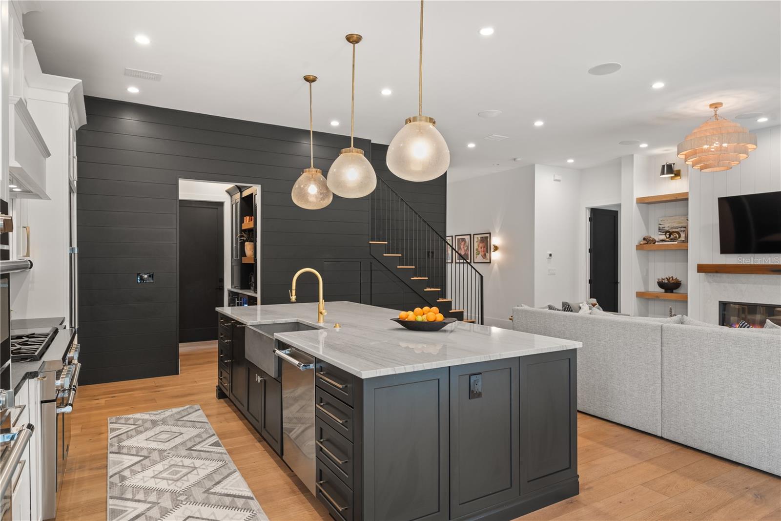 LAKE KNOWLES TERRACE - Residential