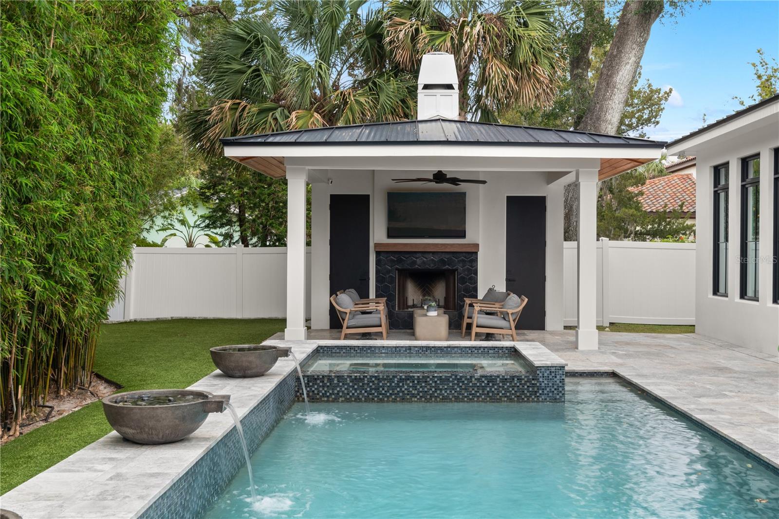 LAKE KNOWLES TERRACE - Residential