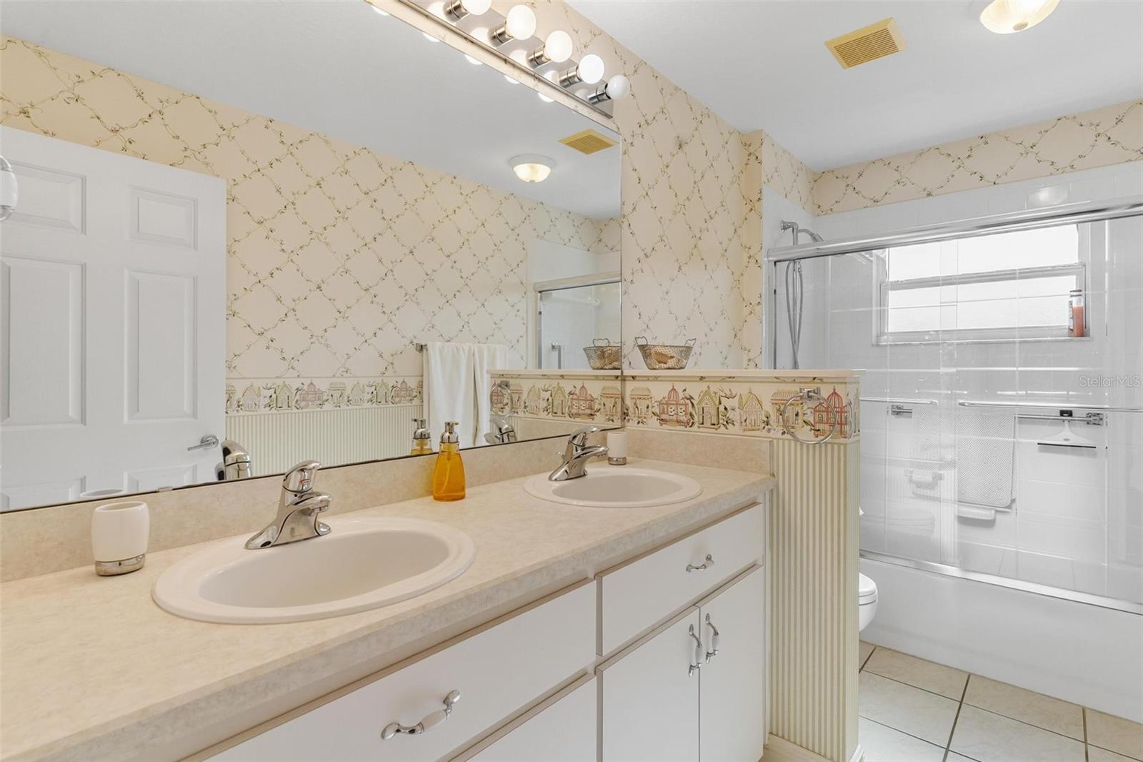 TAVARES ROYAL HARBOR PH 02 LT 179 - Residential