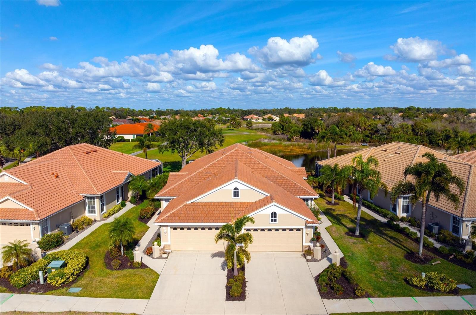 PELICAN POINTE GOLF & COUNTRY CLUB - Residential