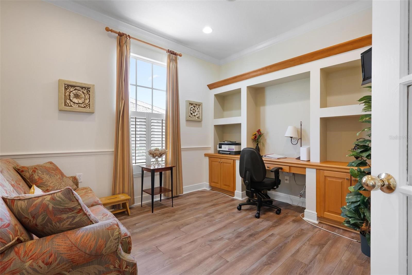 PELICAN POINTE GOLF & COUNTRY CLUB - Residential