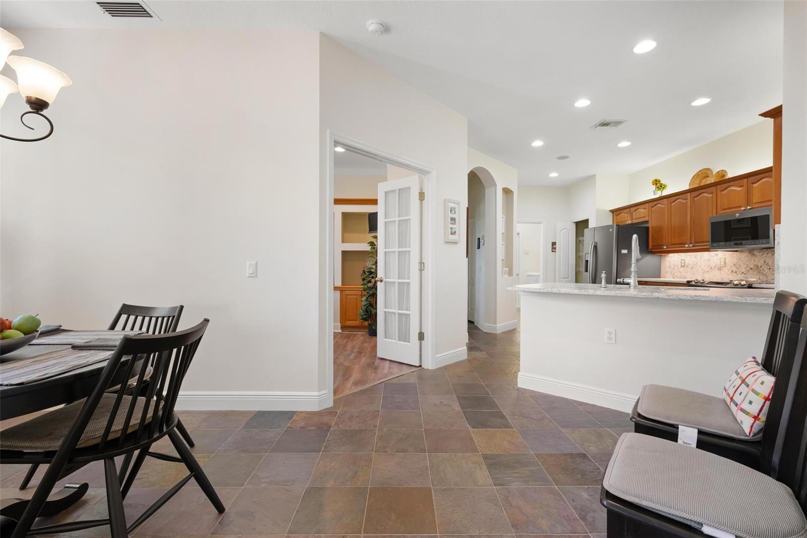 PELICAN POINTE GOLF & COUNTRY CLUB - Residential