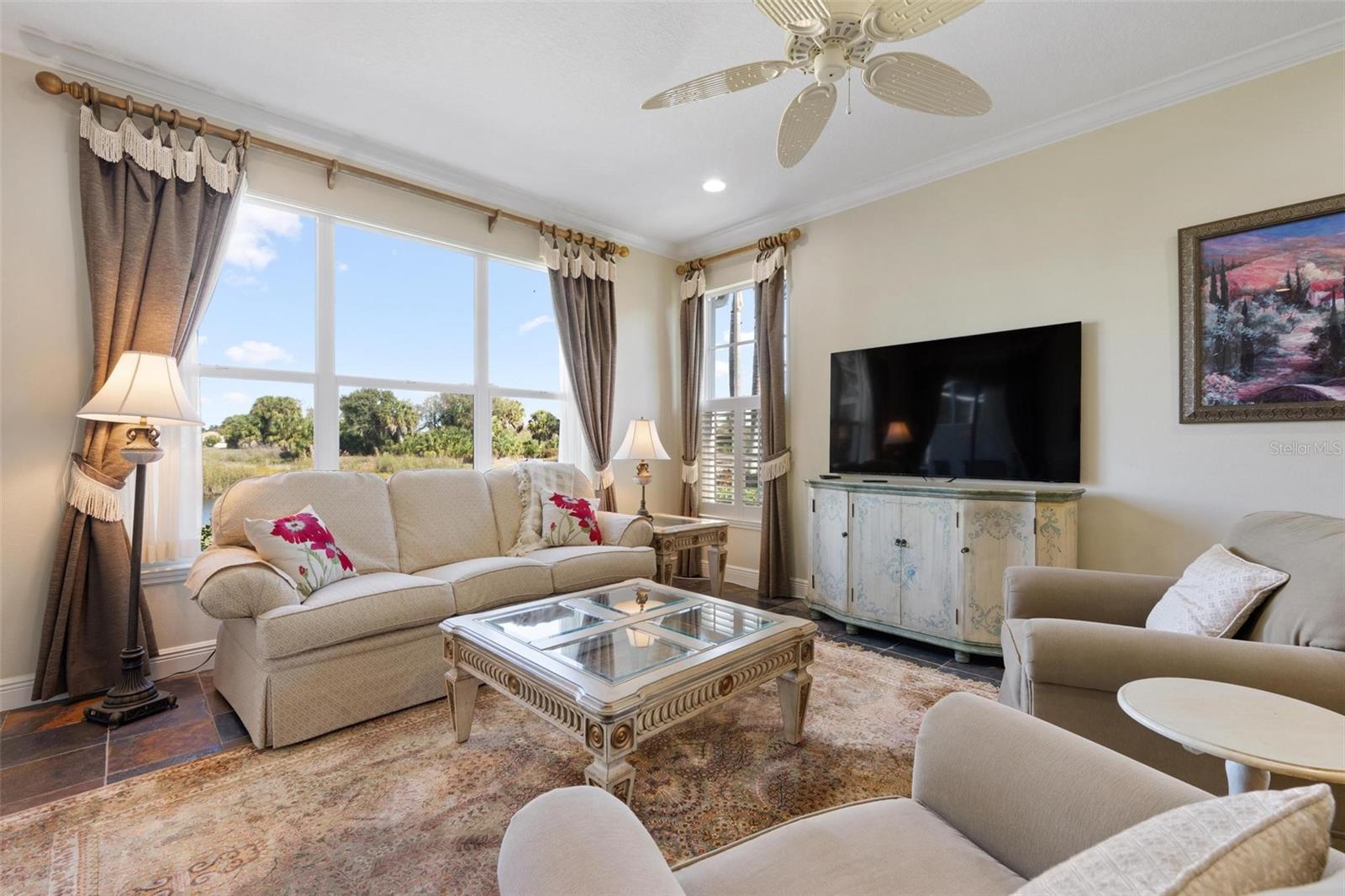 PELICAN POINTE GOLF & COUNTRY CLUB - Residential