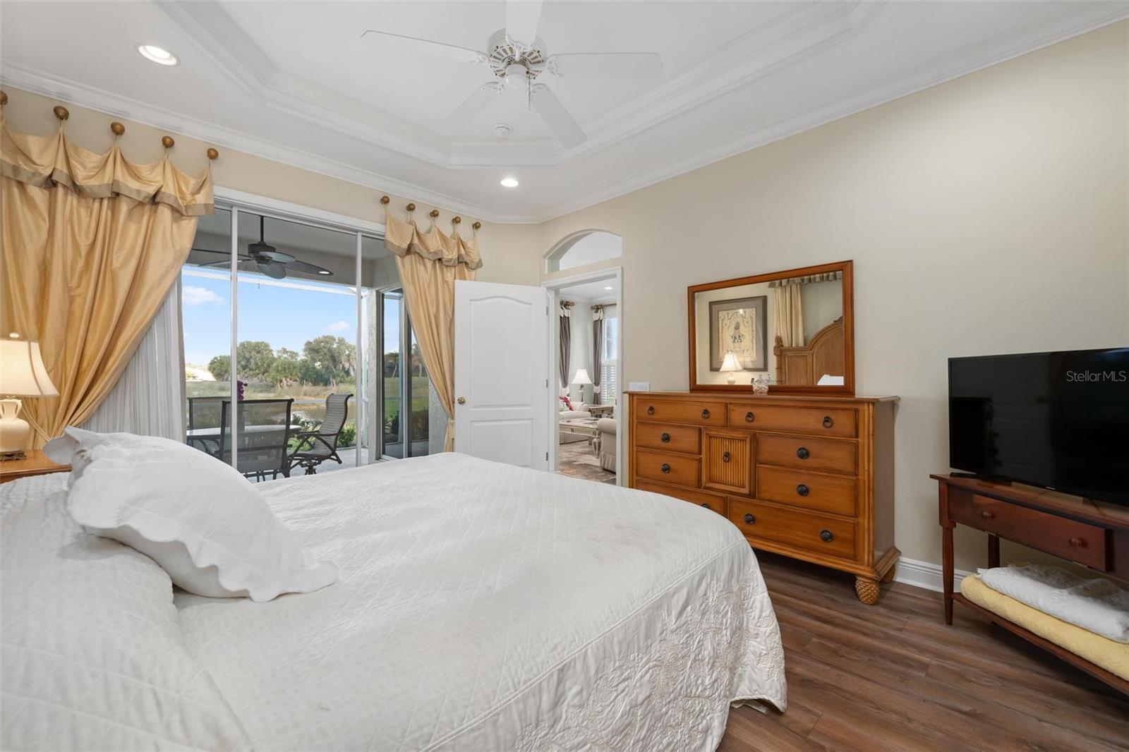 PELICAN POINTE GOLF & COUNTRY CLUB - Residential