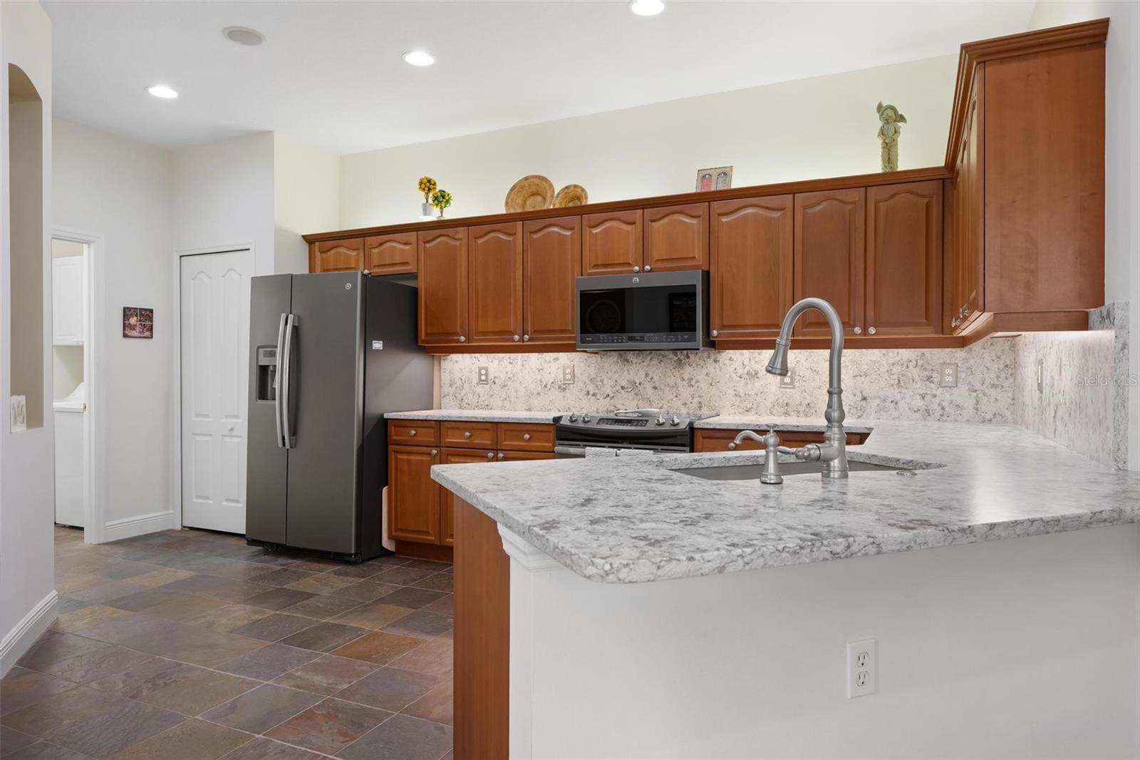 PELICAN POINTE GOLF & COUNTRY CLUB - Residential