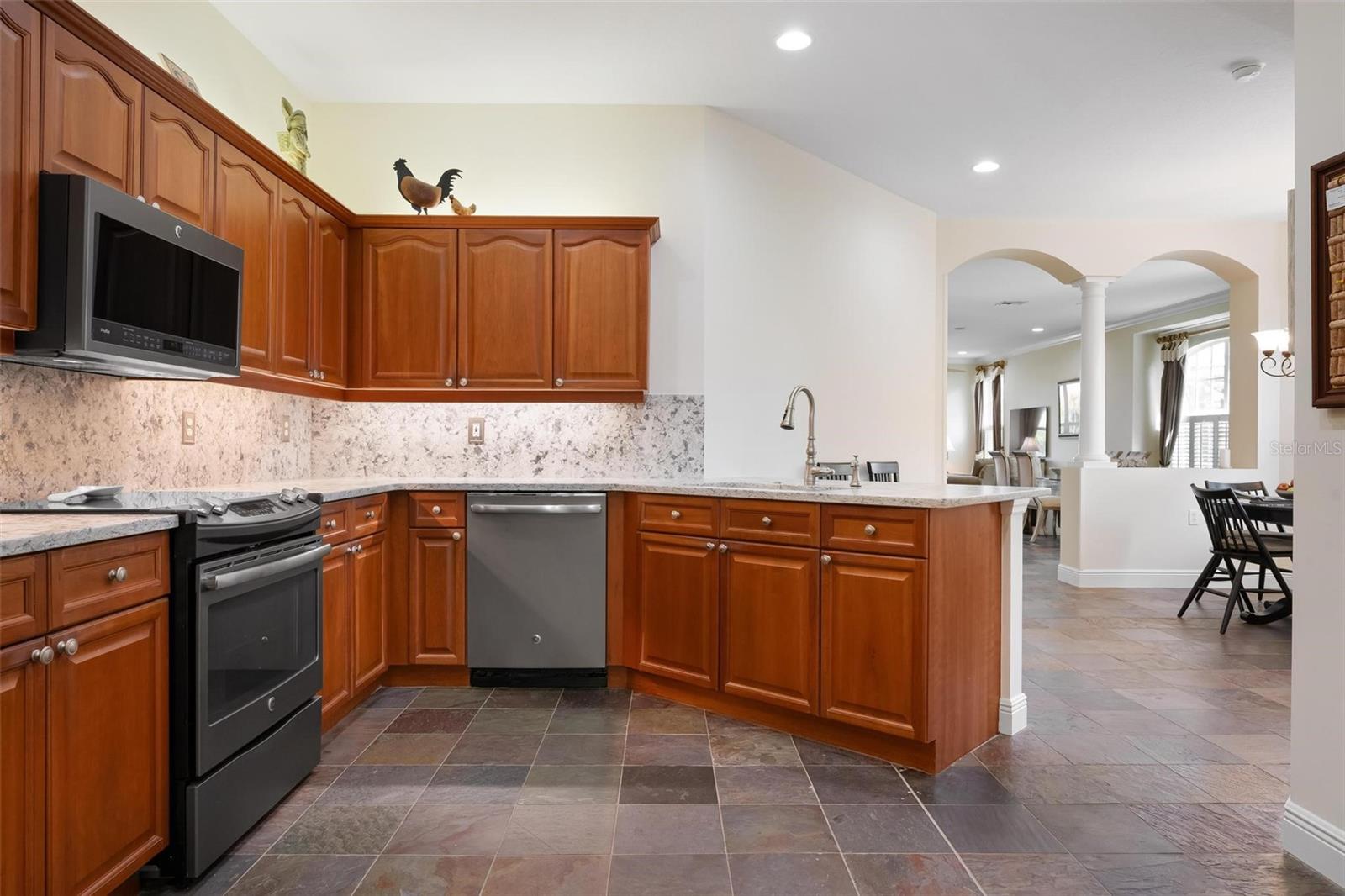 PELICAN POINTE GOLF & COUNTRY CLUB - Residential