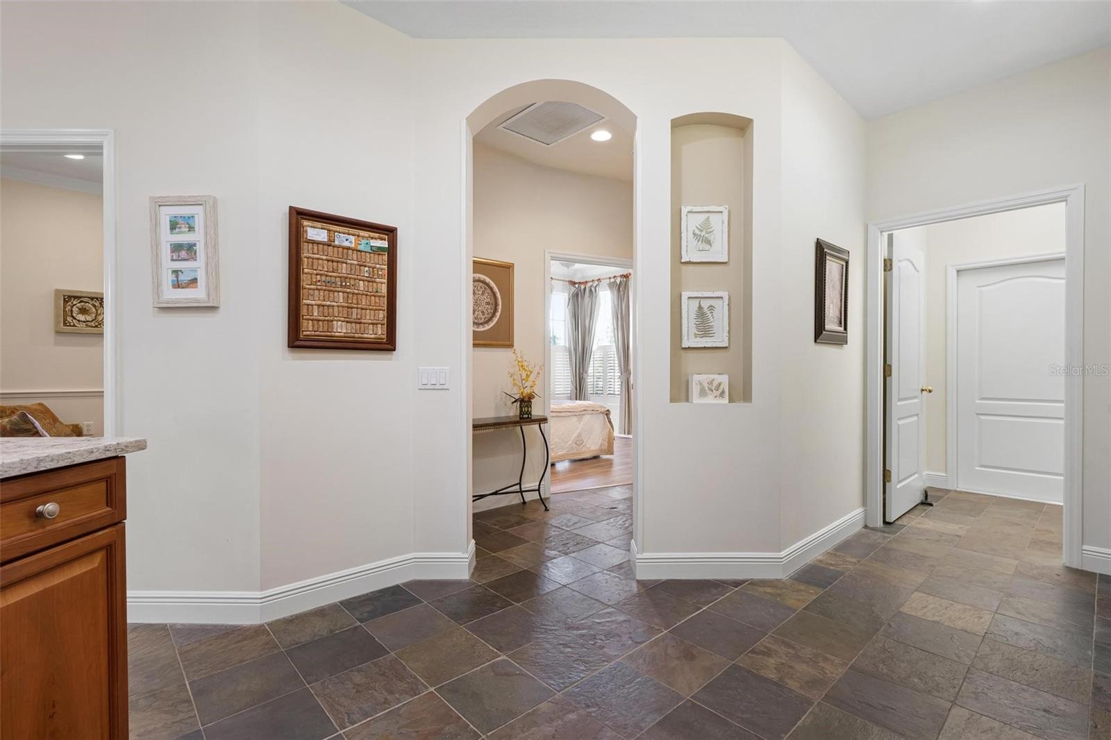 PELICAN POINTE GOLF & COUNTRY CLUB - Residential