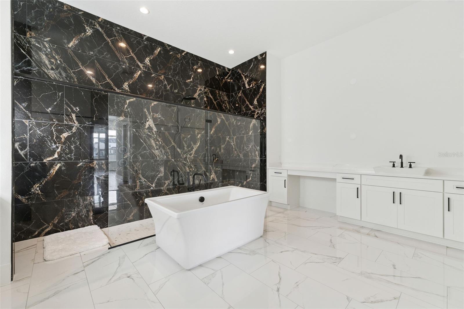 LAUREL POINTE PH 3 - Residential