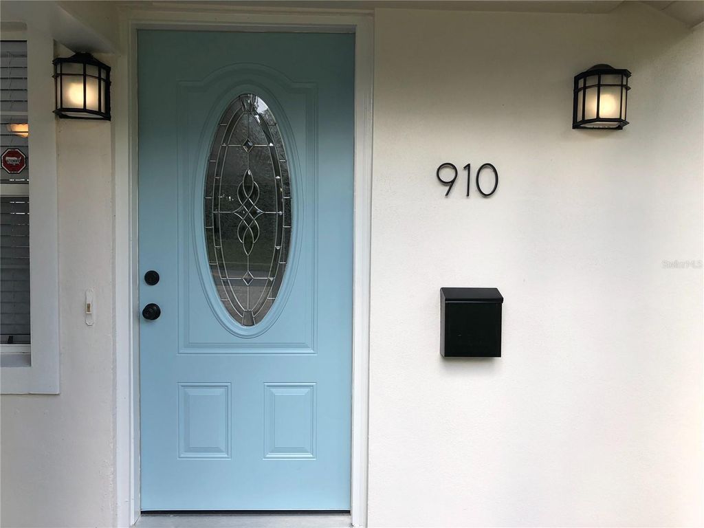 Photo of 910 S Mills Avenue, Orlando, FL 32806 (MLS # O6382920)