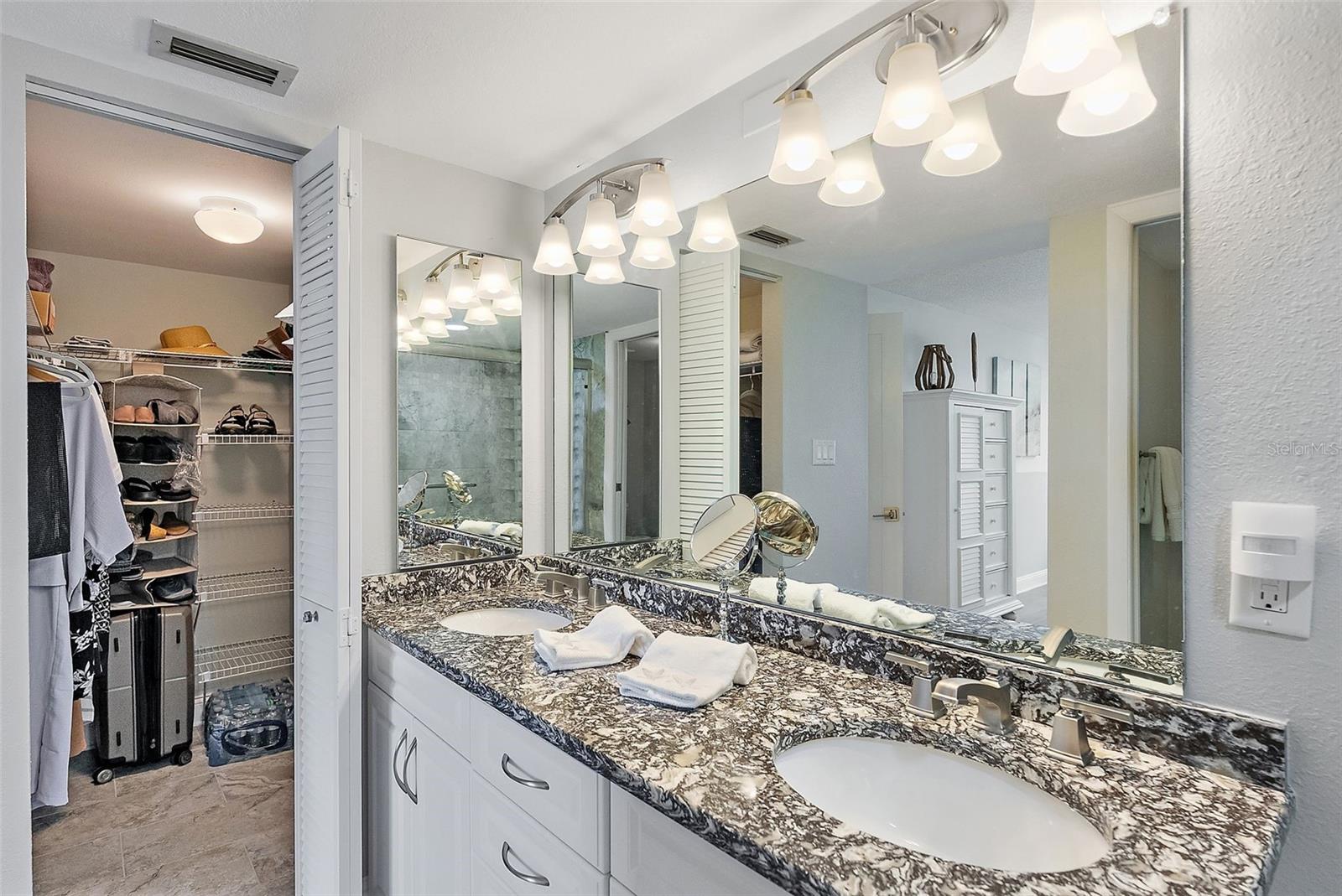 ISLA KEY CONDO - Residential