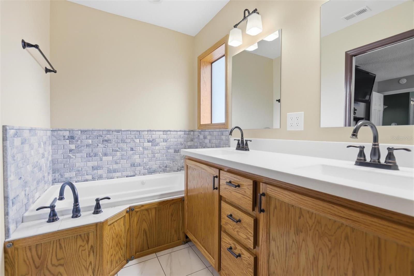 AWARANA ESTATES - Residential