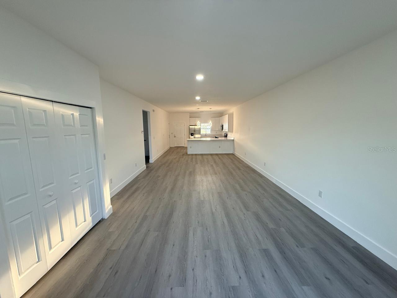 SUN N LAKE - Residential Lease