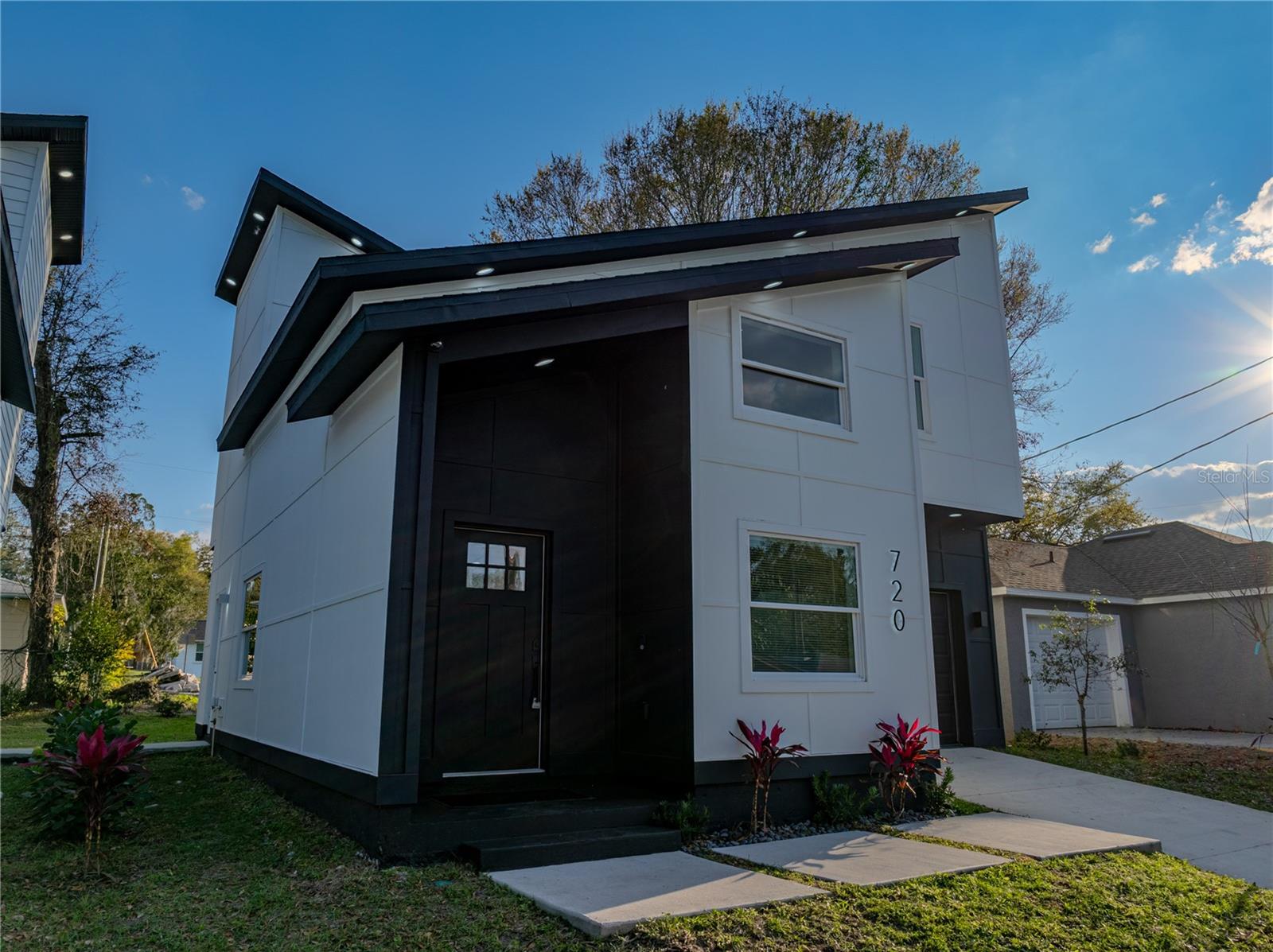 PALMA CEIA COURT - Residential Lease