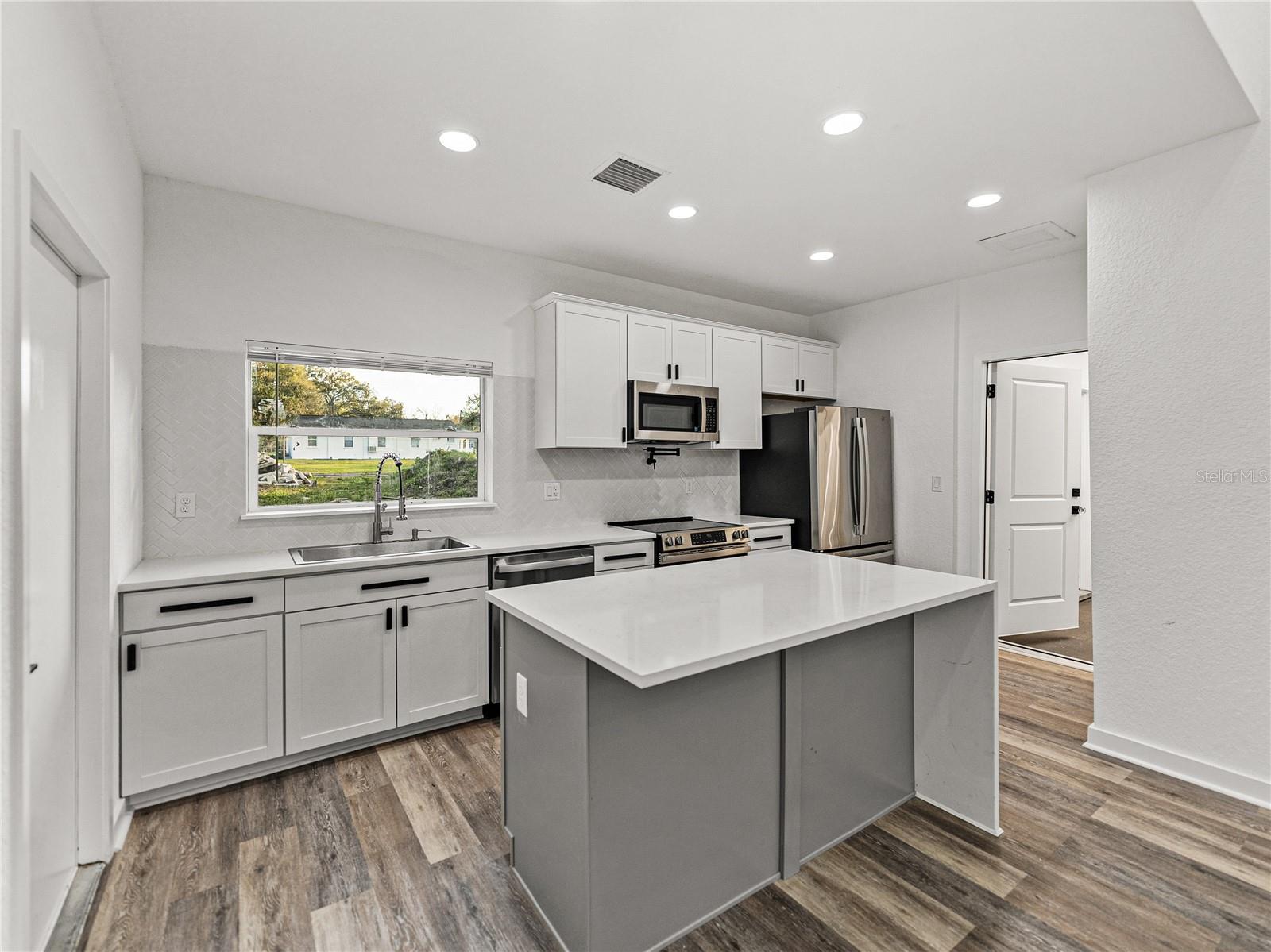 PALMA CEIA COURT - Residential Lease