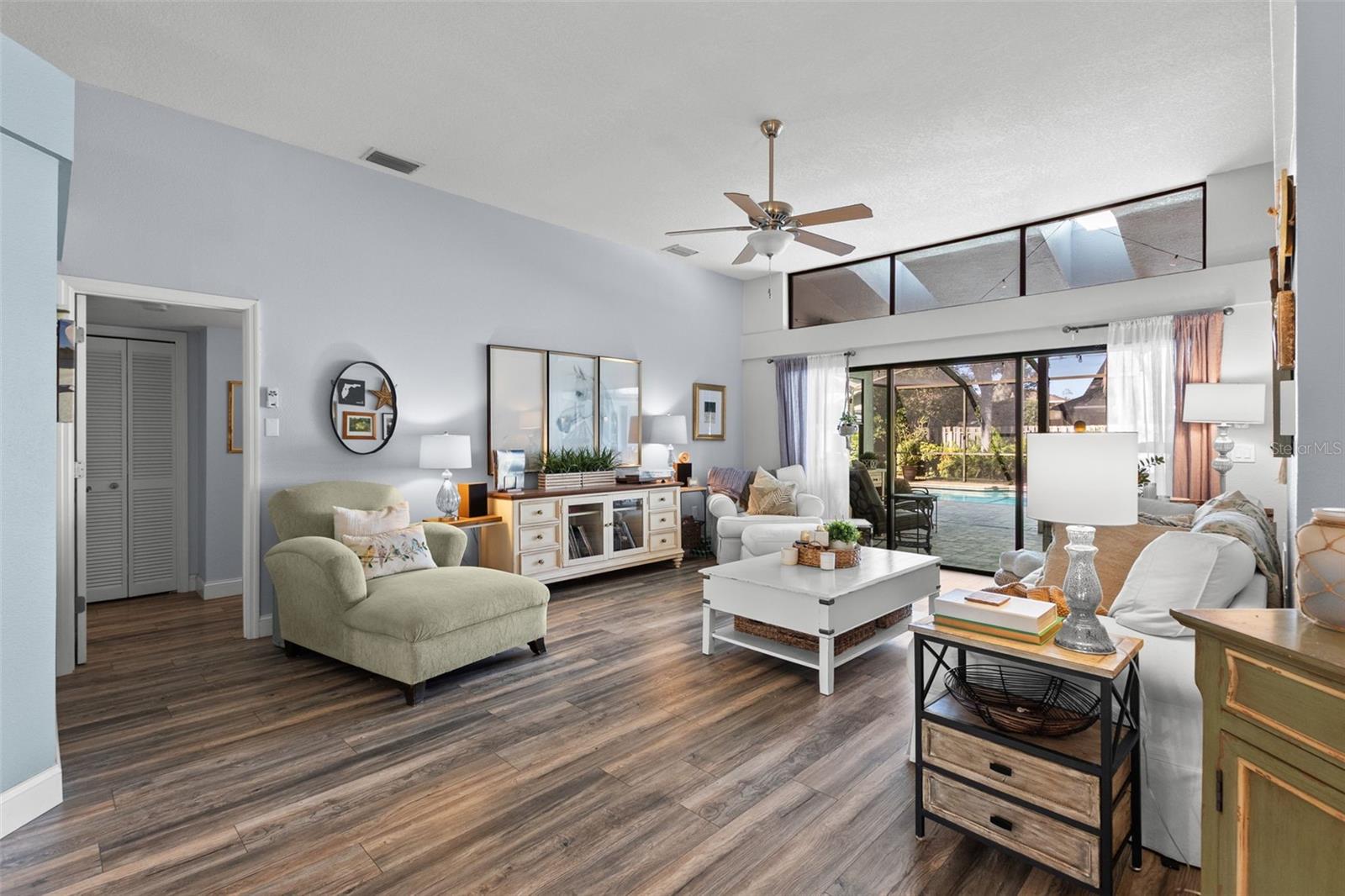 COUNTRY WOODS - Residential