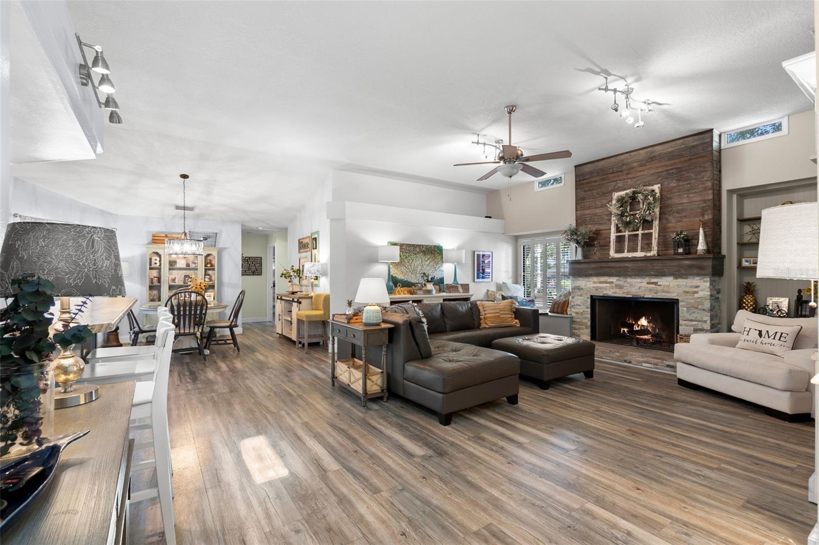 COUNTRY WOODS - Residential