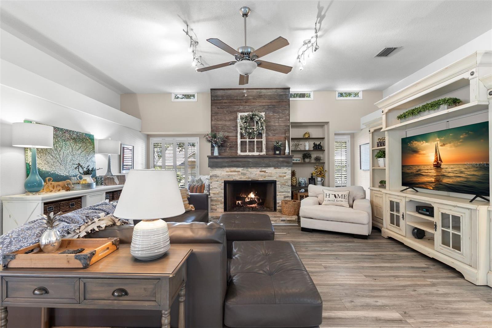 COUNTRY WOODS - Residential