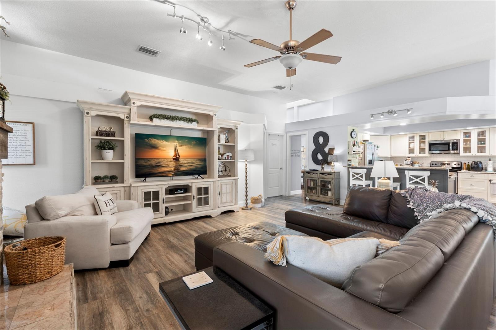 COUNTRY WOODS - Residential