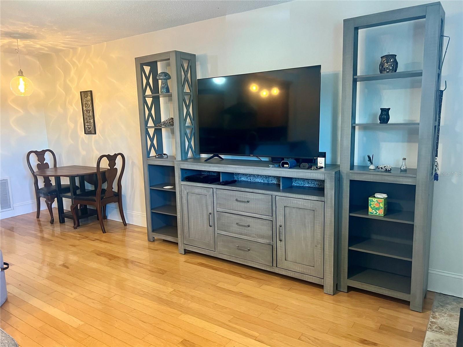 HILL CREST VILLAS - Residential