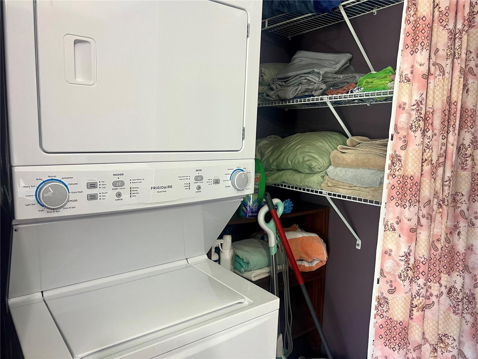 HILL CREST VILLAS - Residential