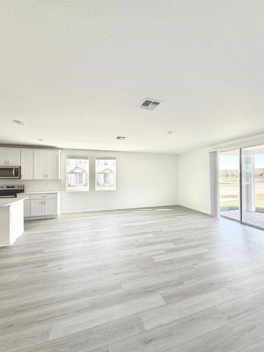 THE MEADOW AT CROSSPRAIRIE - Residential Lease