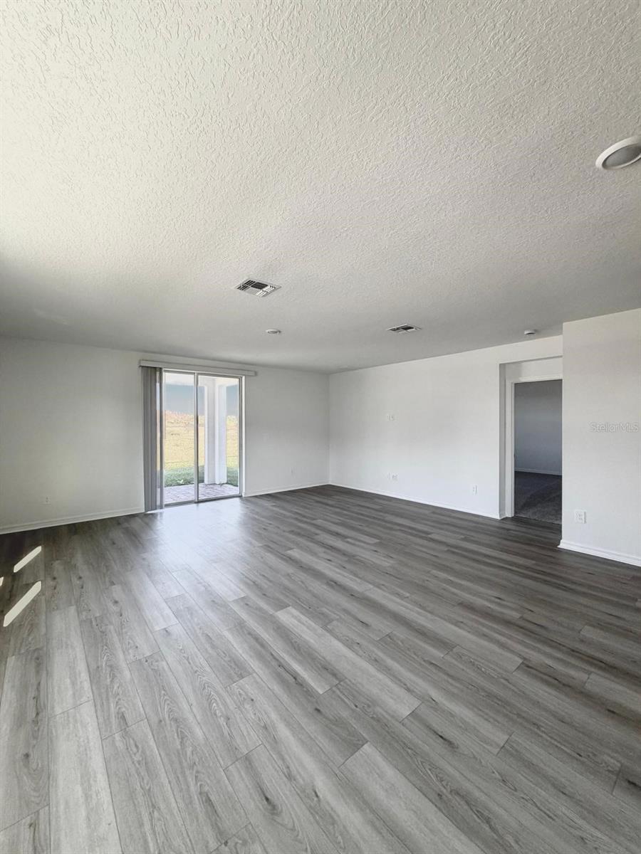 THE MEADOW AT CROSSPRAIRIE - Residential Lease