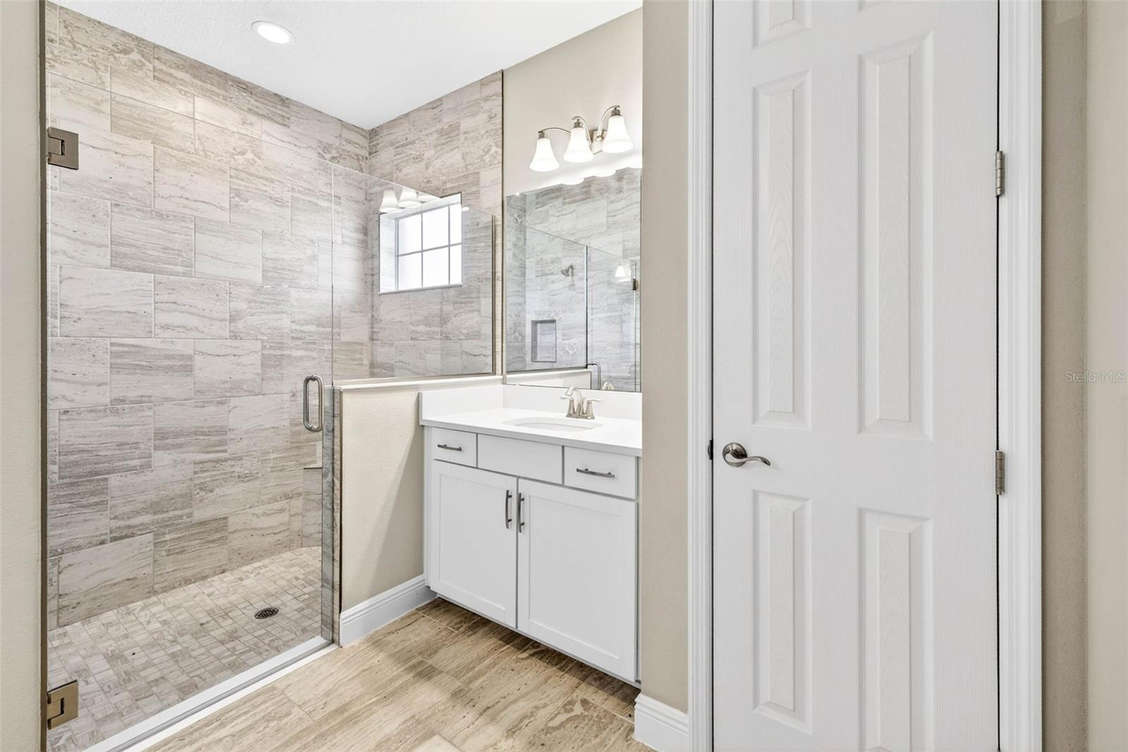 WATERSET WOLF CREEK PHASES A AND D1 LOT 16 BLOCK 1 - Residential