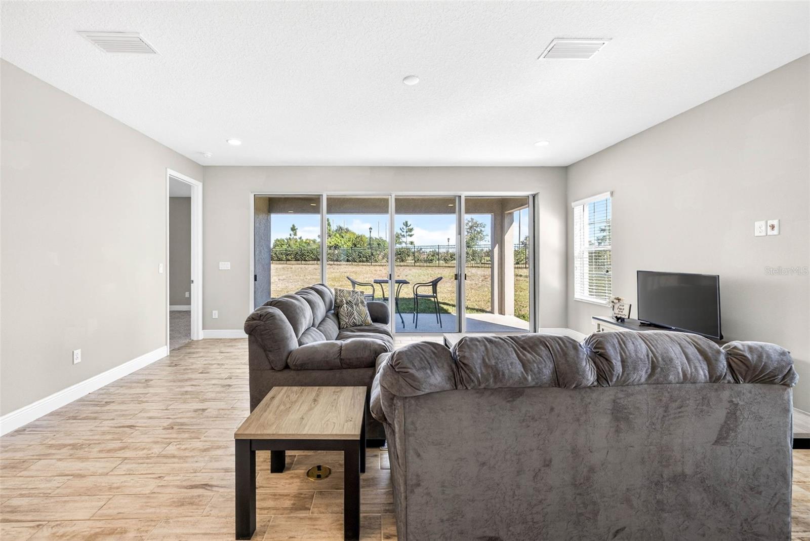 WATERSET WOLF CREEK PHASES A AND D1 LOT 16 BLOCK 1 - Residential