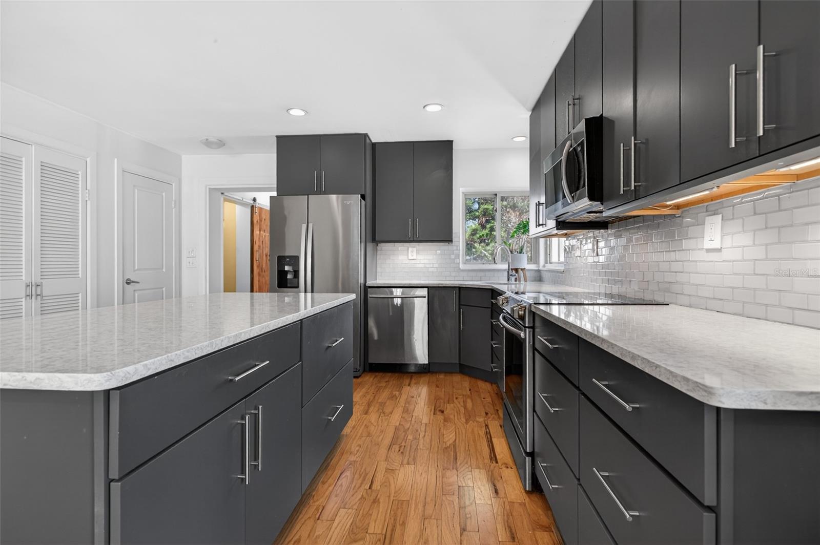 DAVIS SHORES - Residential