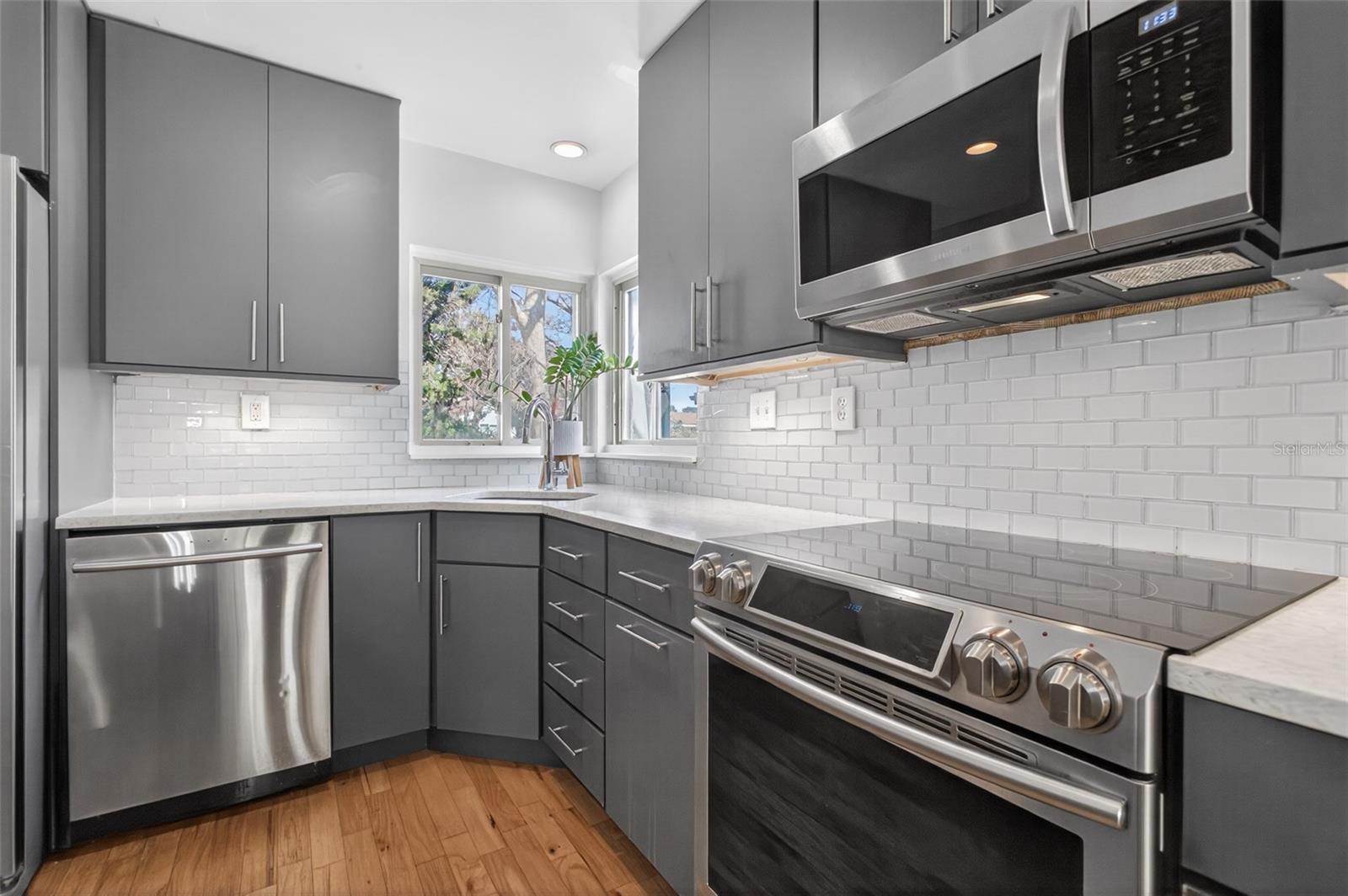 DAVIS SHORES - Residential