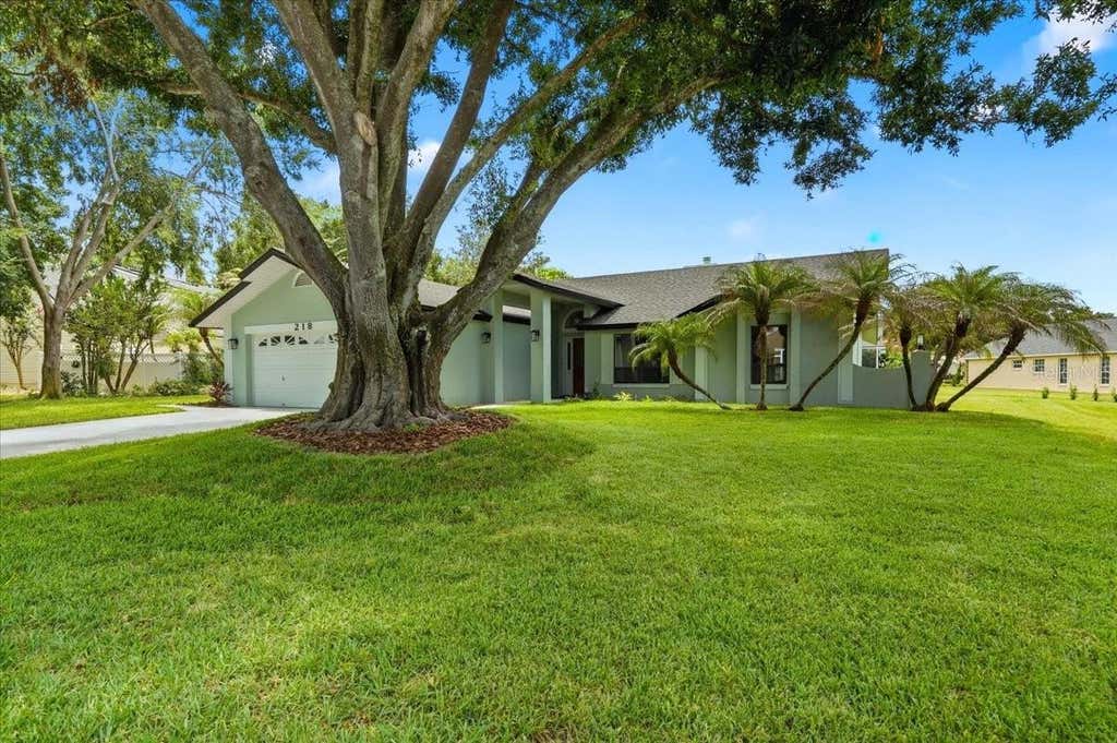 Photo of 218 Lake Hartridge Drive NW, Winter Haven, FL 33881 (MLS # TB8538203)