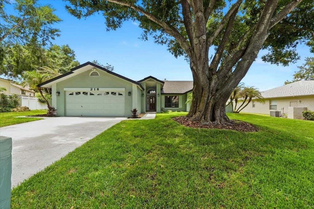 Photo of 218 Lake Hartridge Drive NW, Winter Haven, FL 33881 (MLS # TB8538203)