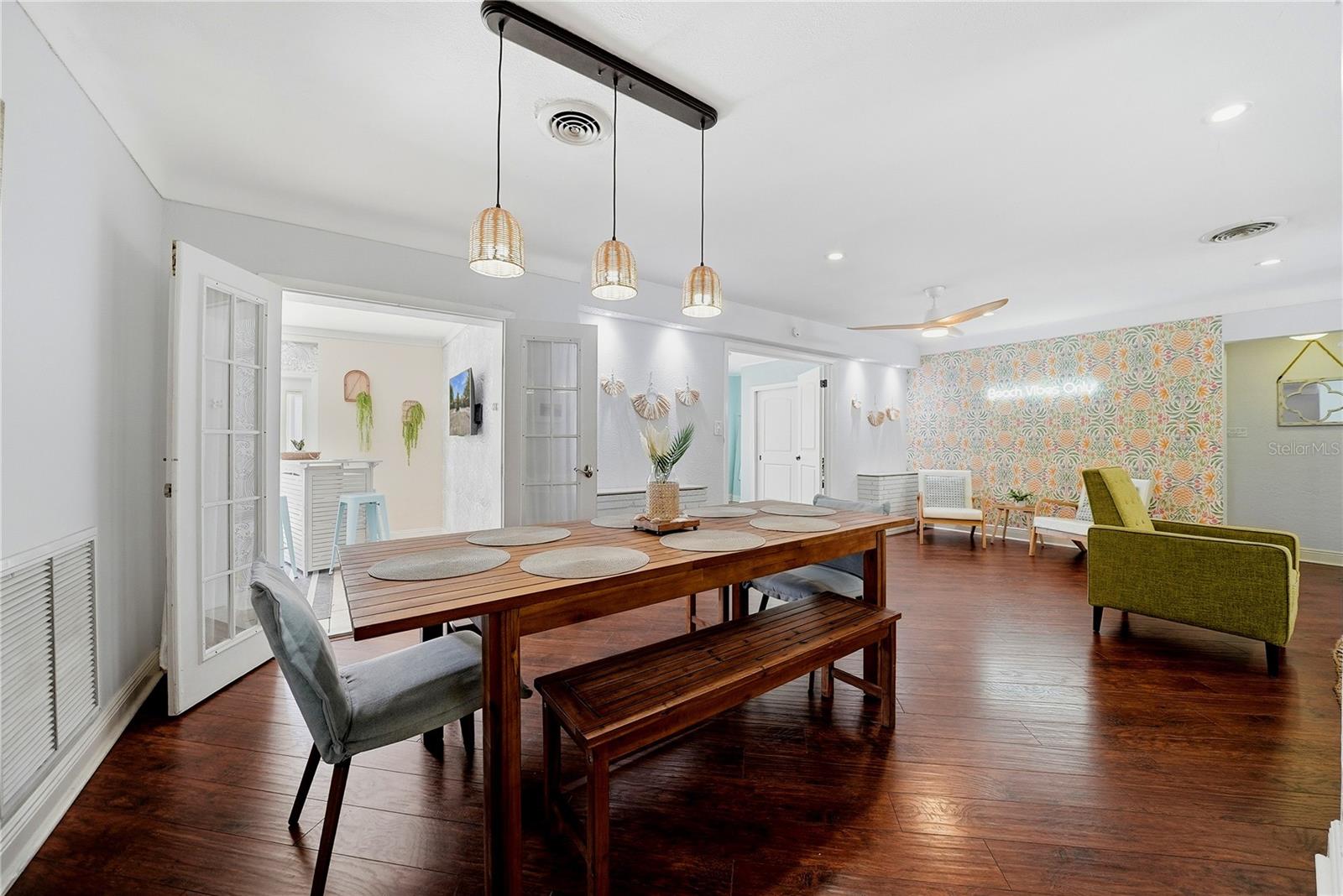 OAKDALE MANOR - Residential