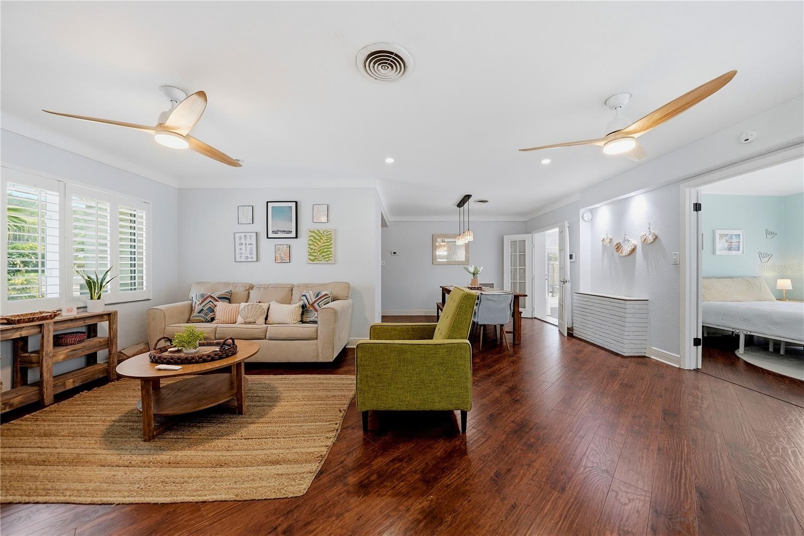 OAKDALE MANOR - Residential