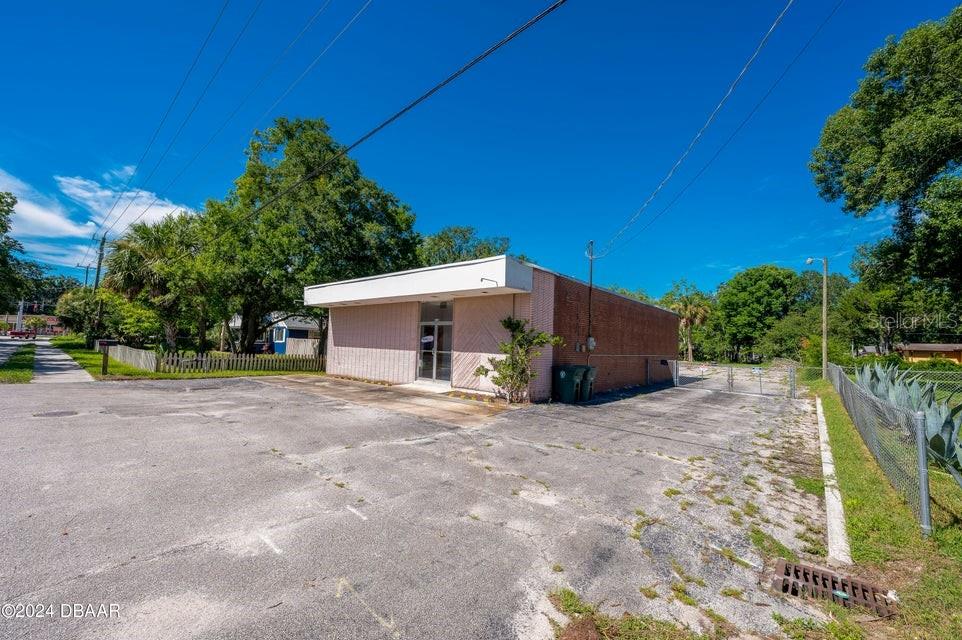116 CENTER STREET