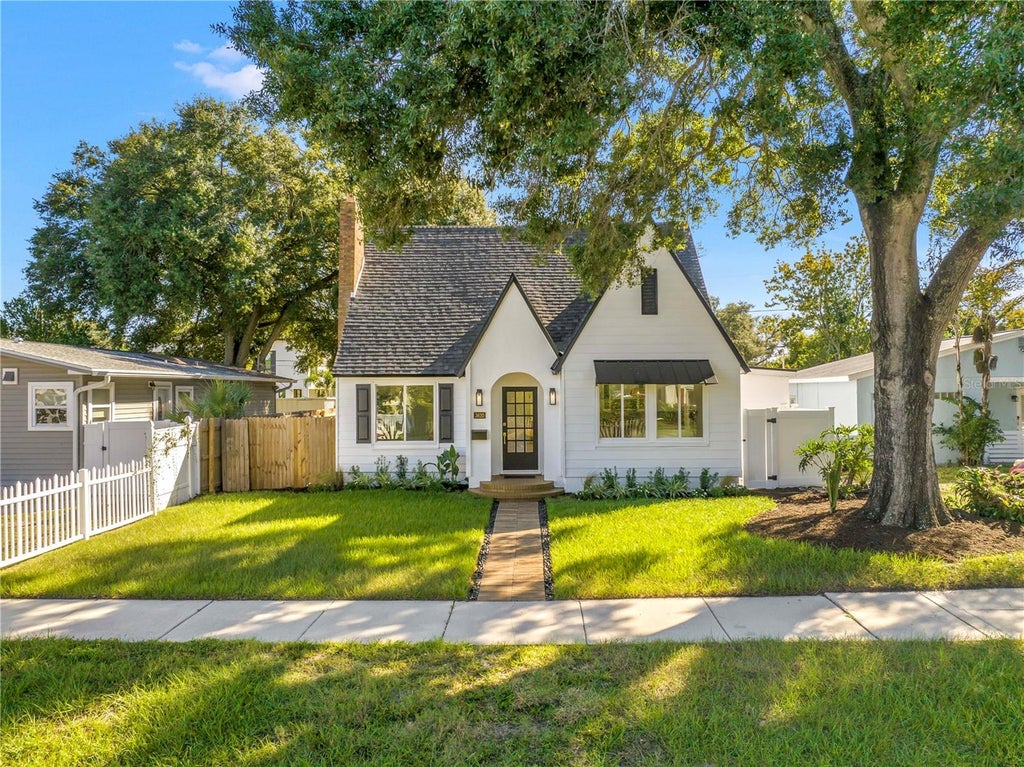 Photo of 3620 2nd Avenue N, St Petersburg, FL 33713 (MLS # TB8561294)