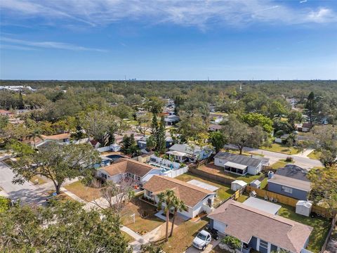 A home in SEMINOLE