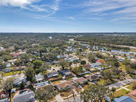 A home in SEMINOLE