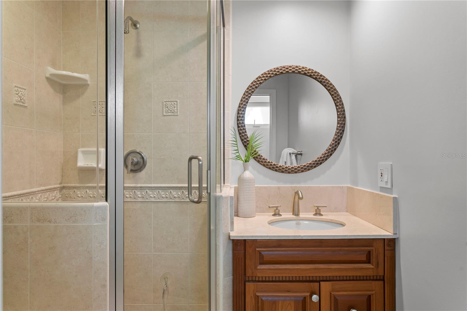 COLONIAL CORP REP - Residential