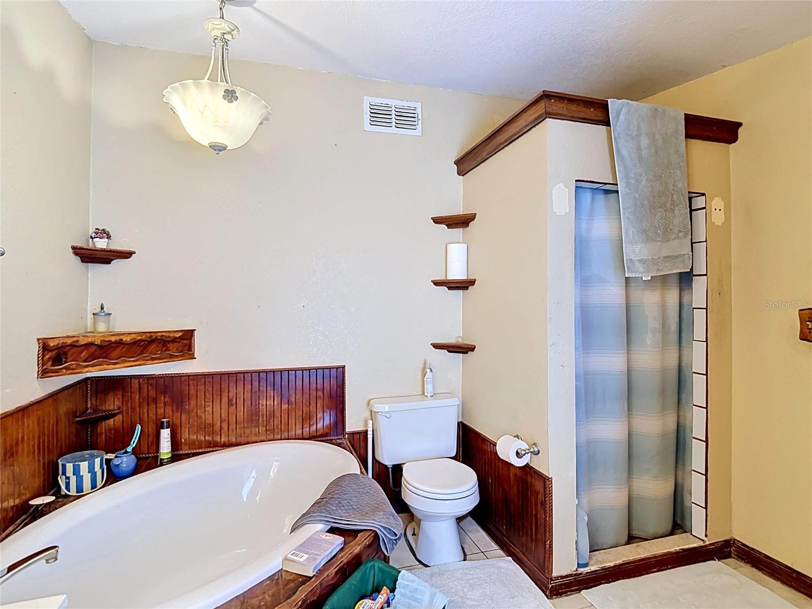LEISURE HILLS - Residential