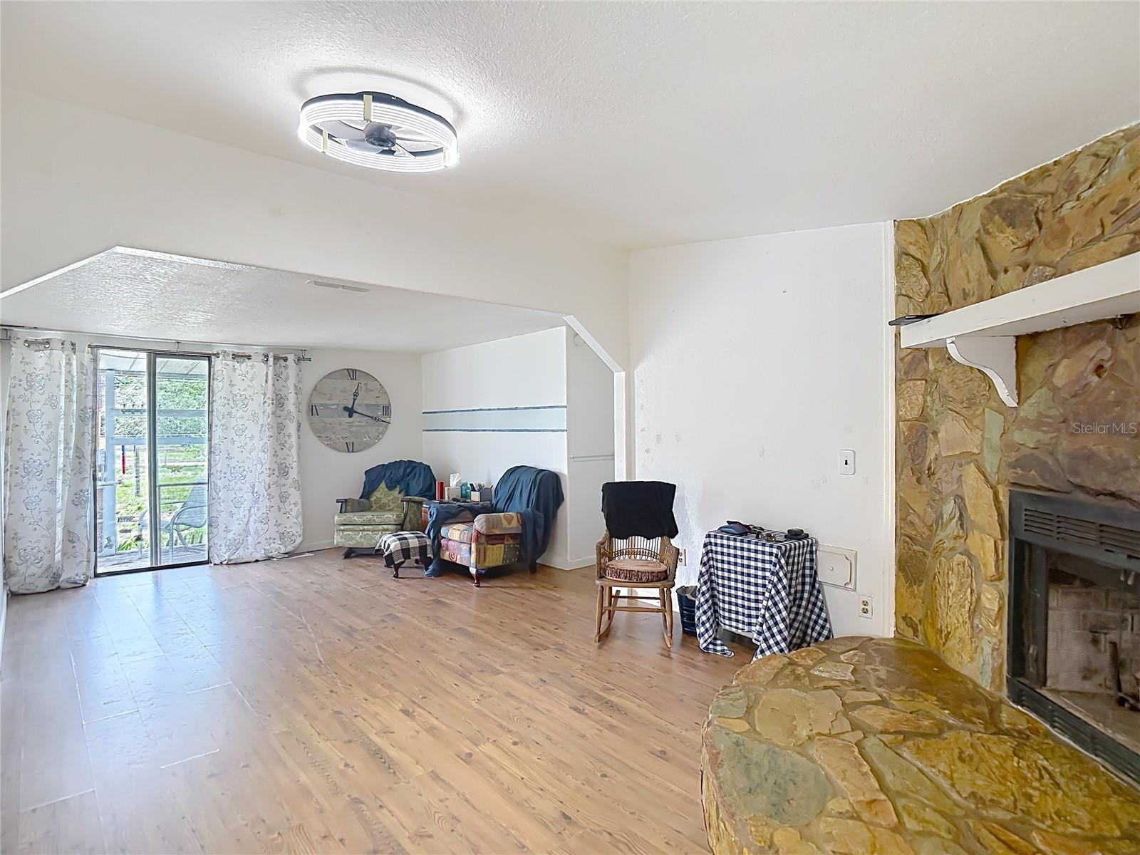LEISURE HILLS - Residential