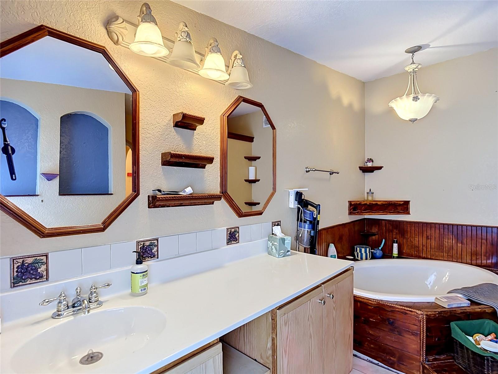 LEISURE HILLS - Residential