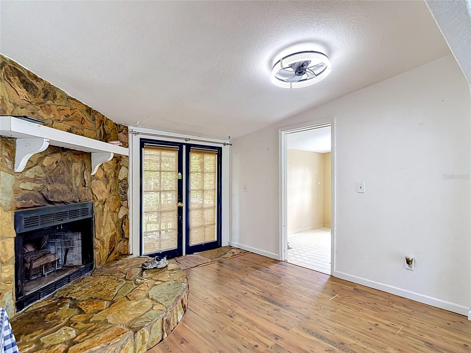 LEISURE HILLS - Residential