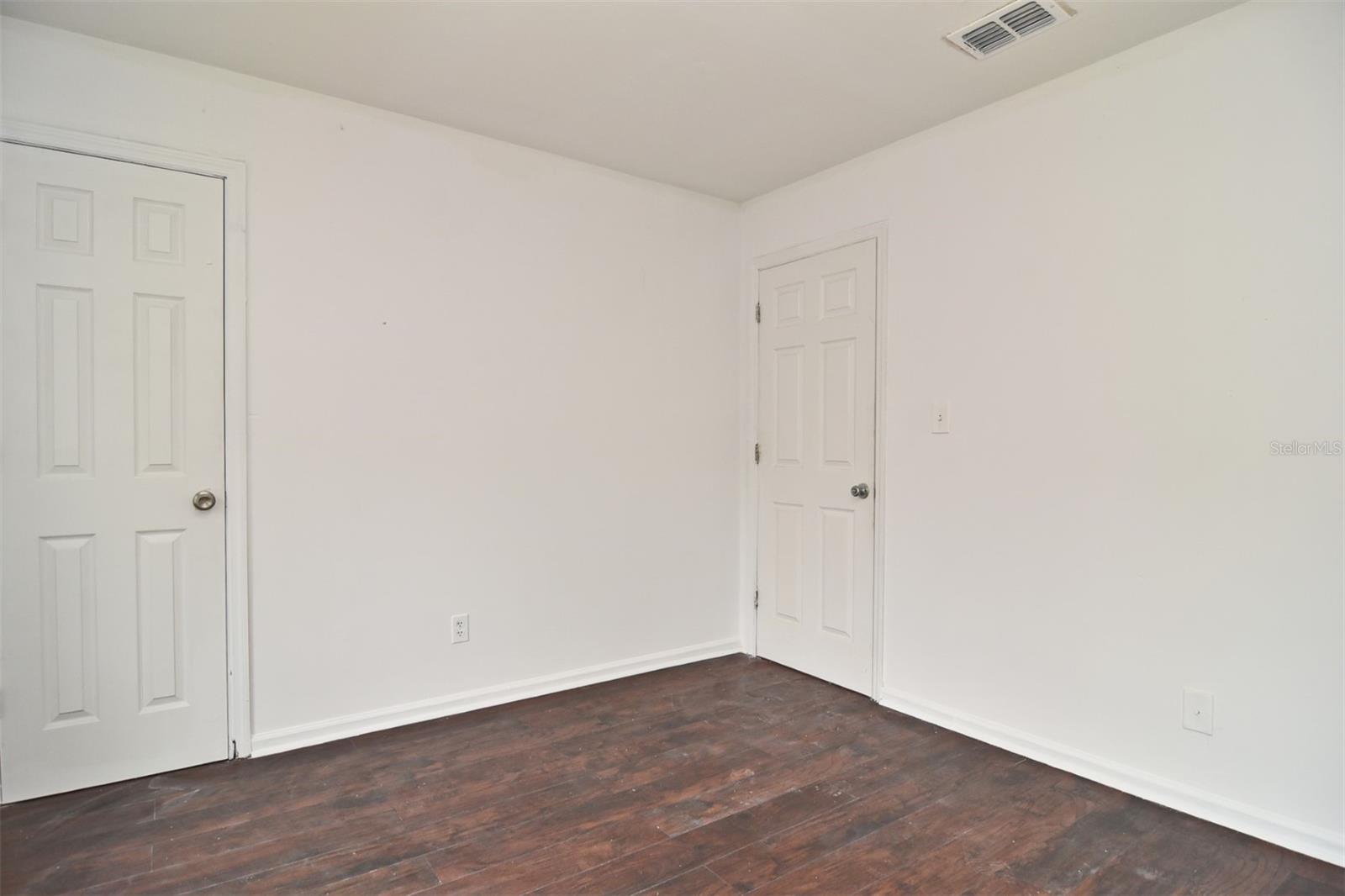 OAKLAND VILLAGE SEC 2 - Residential Lease