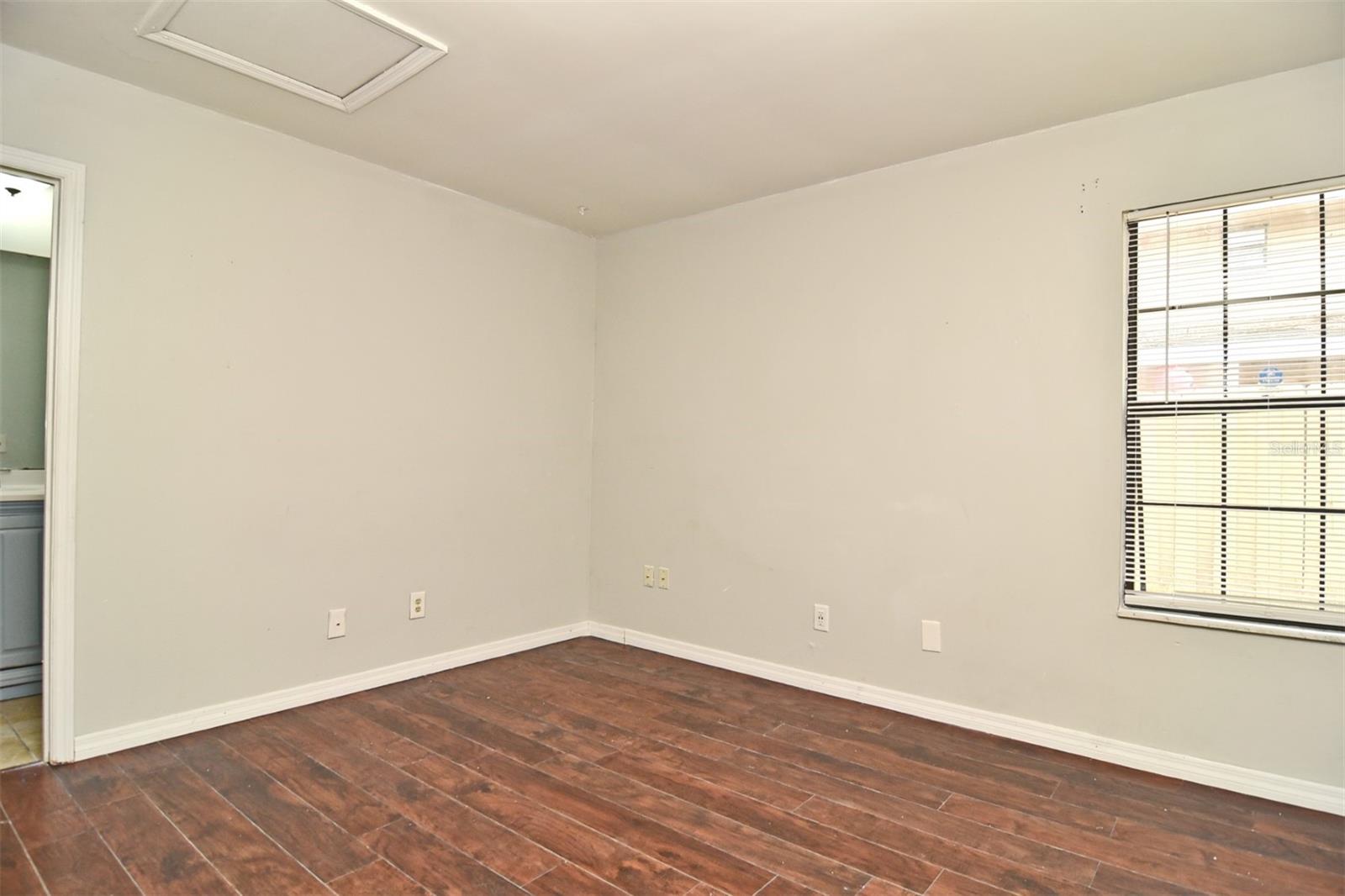 OAKLAND VILLAGE SEC 2 - Residential Lease