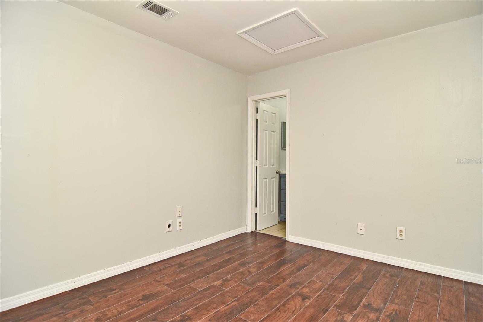 OAKLAND VILLAGE SEC 2 - Residential Lease