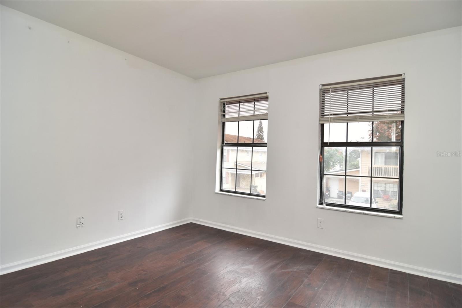 OAKLAND VILLAGE SEC 2 - Residential Lease