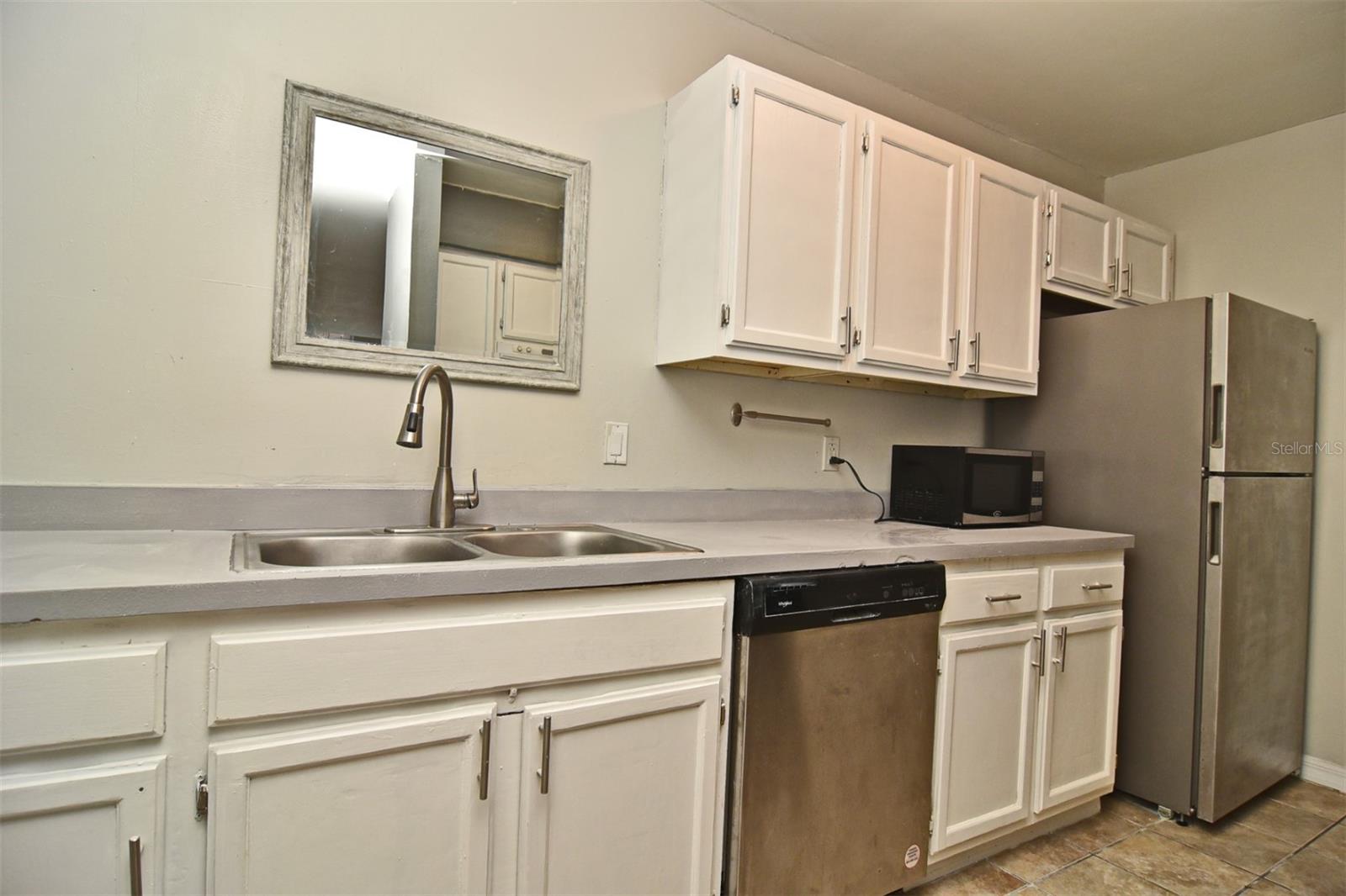 OAKLAND VILLAGE SEC 2 - Residential Lease