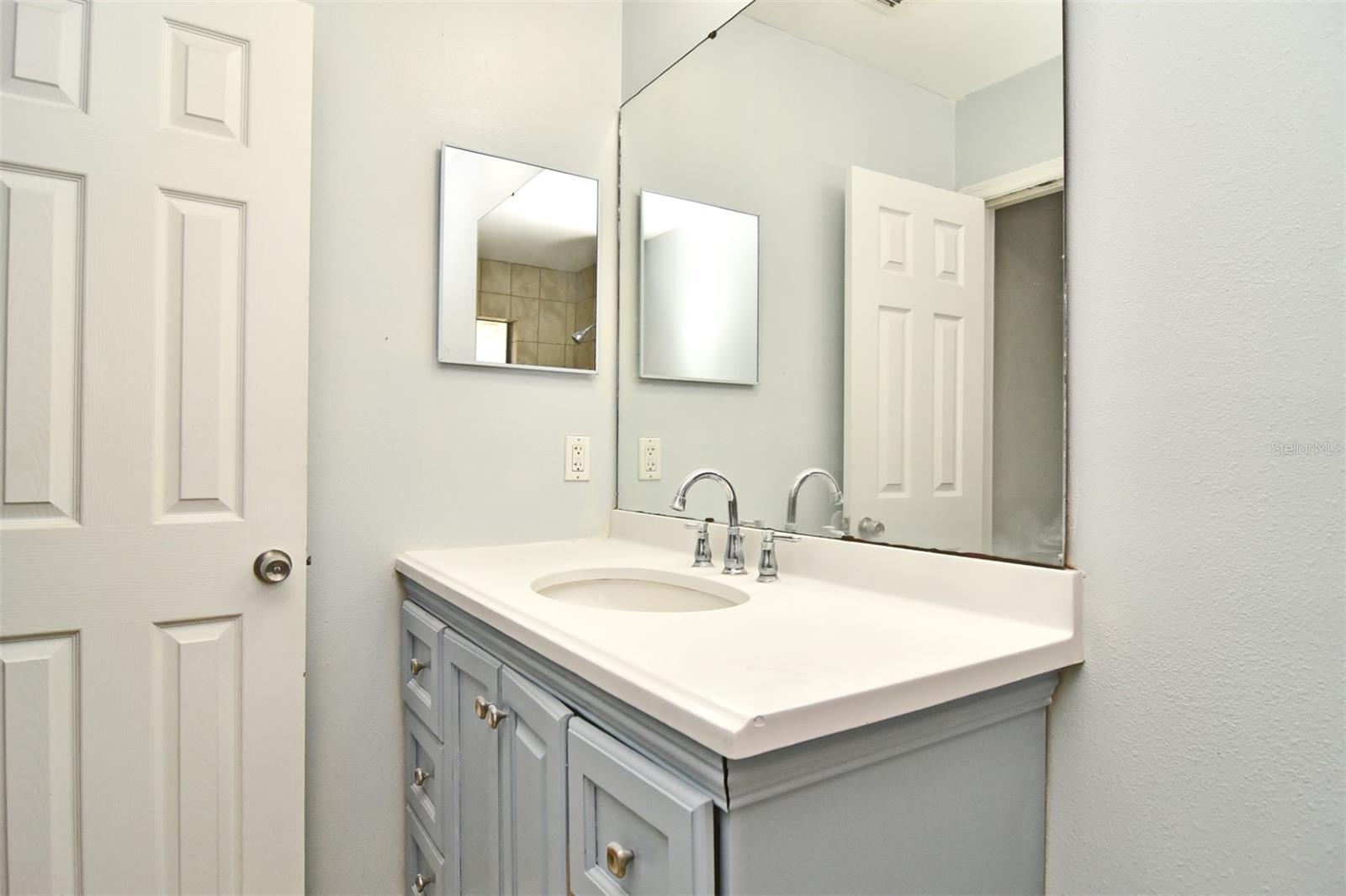 OAKLAND VILLAGE SEC 2 - Residential Lease