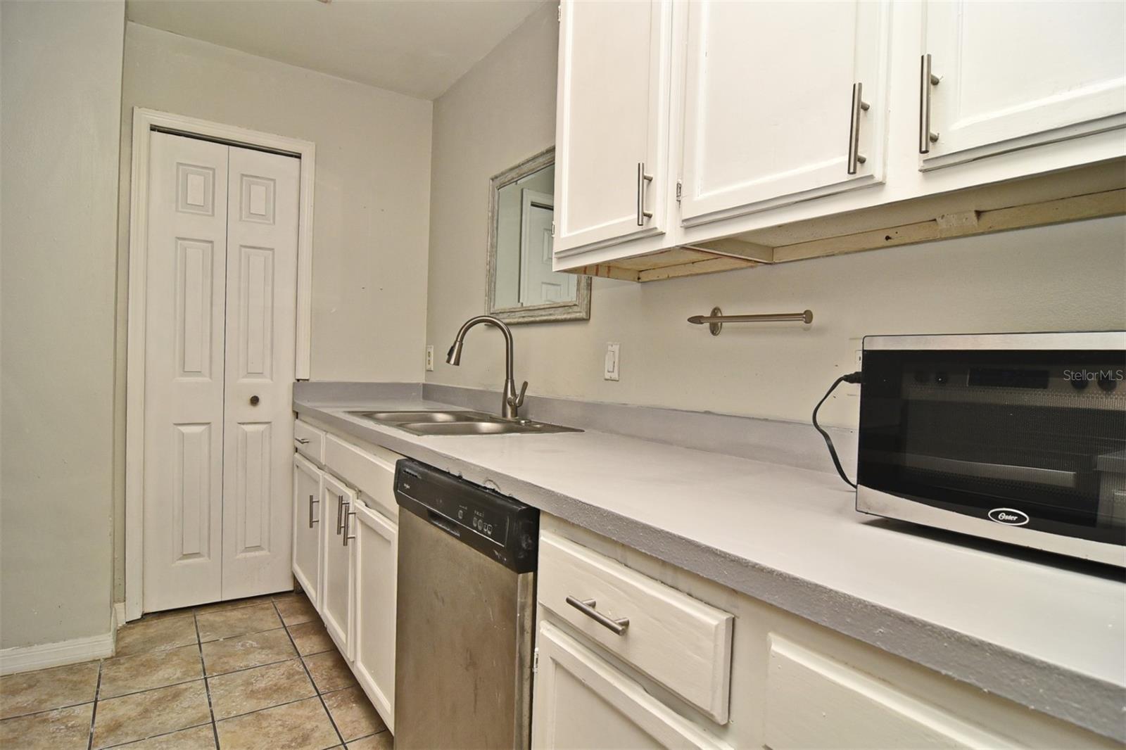 OAKLAND VILLAGE SEC 2 - Residential Lease